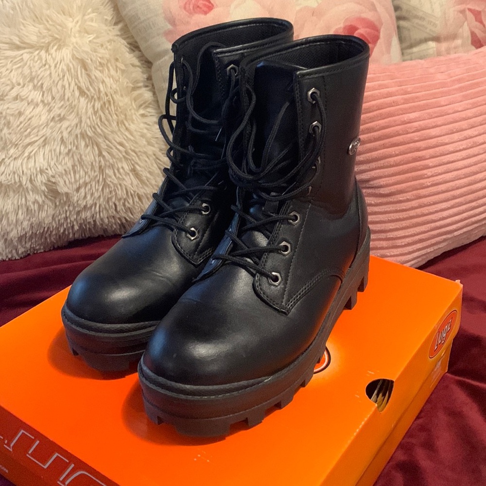 Womens 9.5 black Lugz boots in excellent like new condition.